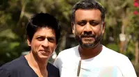 Shah Rukh Khan dan Anubhav Sinha (indianexpress.com)