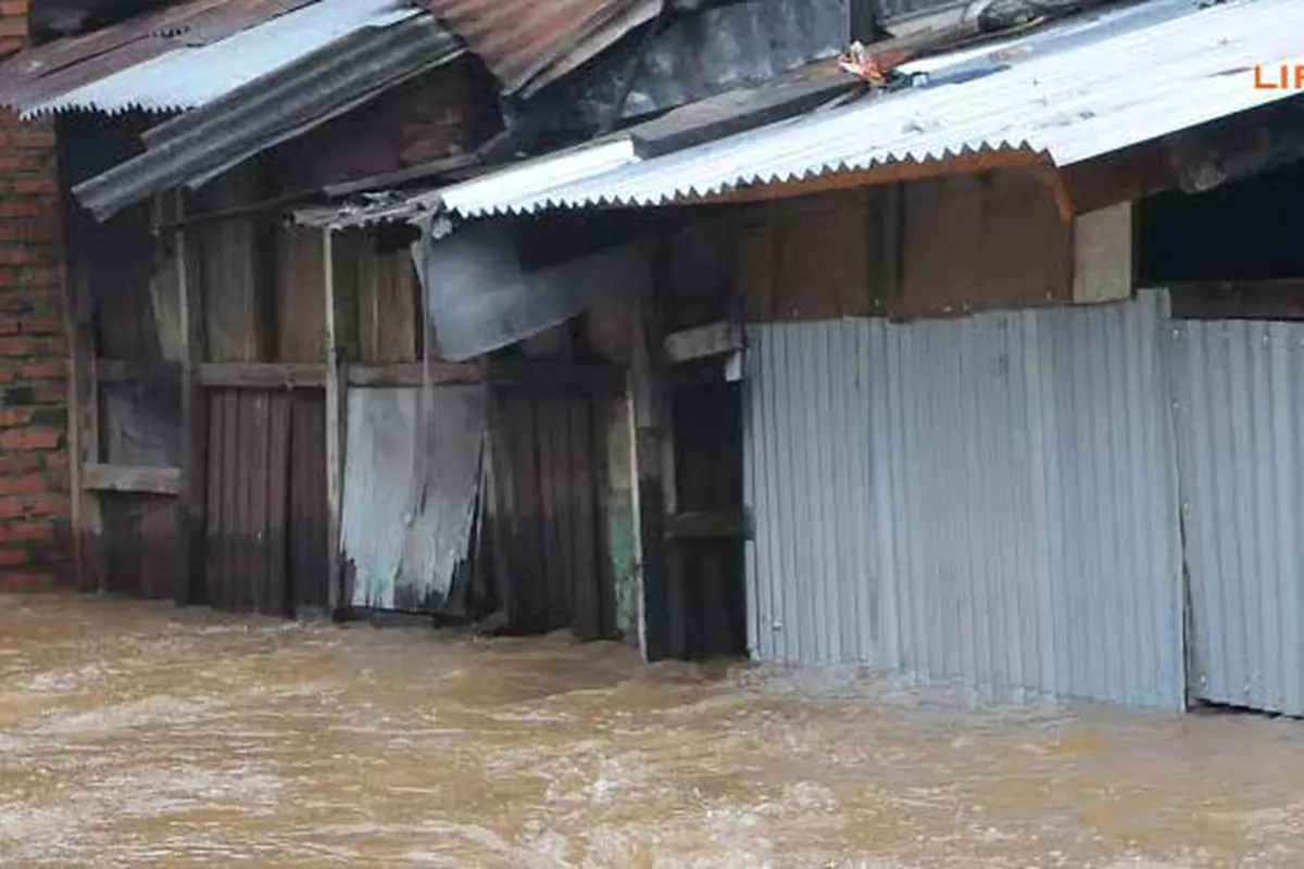 tergenang-banjir-pulo-140130b.jpg