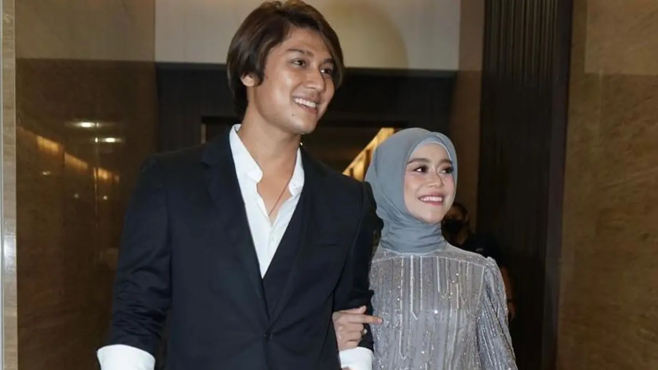 12 Ide Model Baju Kondangan Berhijab ala Seleb, Lesti Kejora hingga Laudya Cynthia Bella