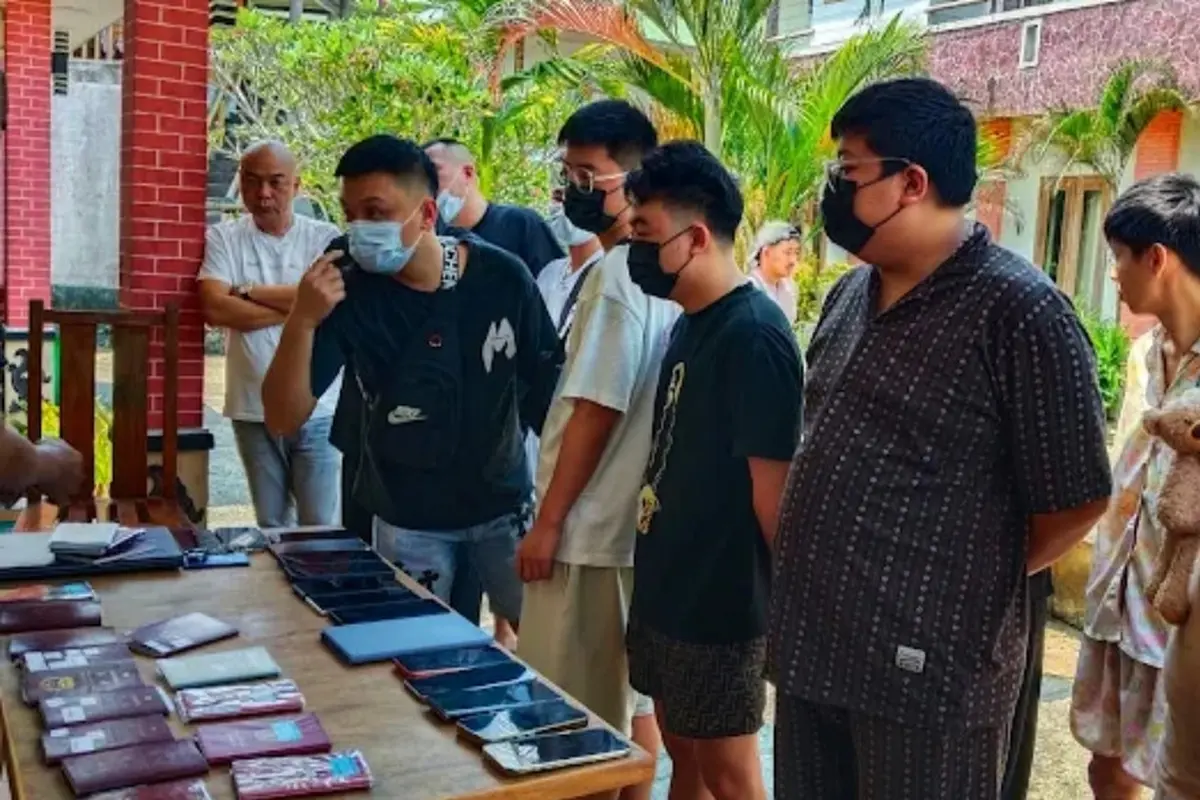 Belasan WNA sindikat kejahatan siber internasional diringkus di Sukabumi