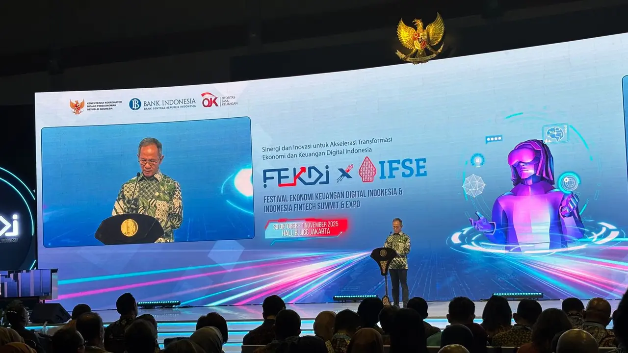 Ketua OJK Mahendra Siregar saat ditemui usai menghadiri acara FEKDI dan IFSE 2025, di JCC, Jakarta, Kamis (30/10/2025). (Foto: Liputan6.com/Tira Santia)