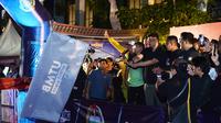 Gubernur Sumatera Utara (Sumut) Bobby Nasution melepas (flag off) para peserta lomba lari lintas alam Trail of the Kings Lake Toba by UTMB dengan jarak tempuh 100 km di Marianna resort and convention Tuktuk Siadong Kabupaten Samosir. Sabtu dinihari (18/10).
(Foto : Alexander AP Siahaan/ Diskominfo Provsu)