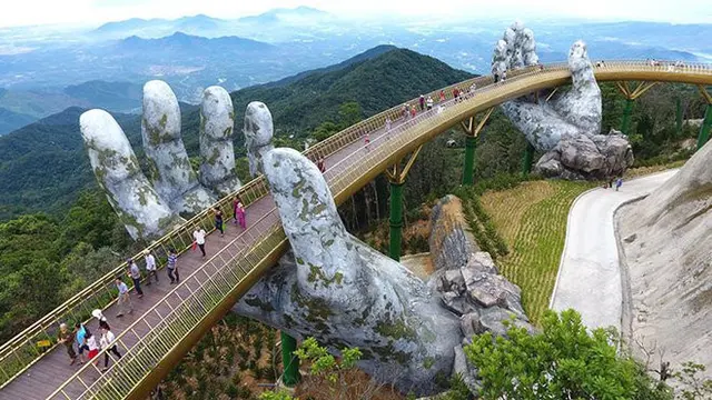 Berlapis Emas, Begini Potret Menakjubkan dari Jembatan Vietnam - KLN