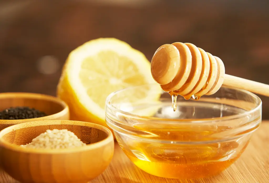 Madu, lemon, dan gula bisa hilangkan bulu halus. (Sumber foto: lifehack.org)