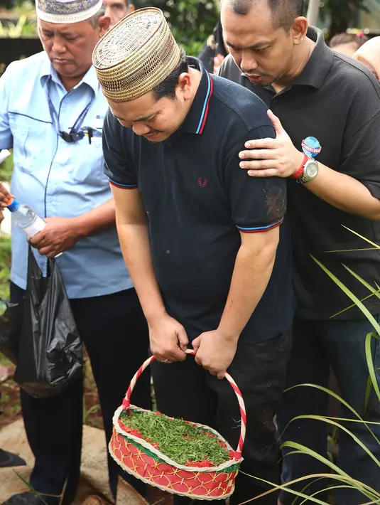 Beberapa waktu lalu, Aldila memang sempat menjalankan perawatan di rumah sakit secara intensif pasca menjalankan operasi lantaran terkena infeksi pada saluran kantung kemihnya. (Bambang E. Ros/Bintang.com)