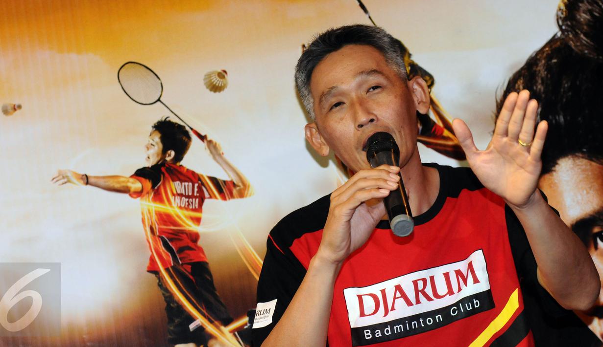 Manager tim PB Djarum, Fung Permadi memberi keterangan terkait Audisi Umum Djarum Beasiswa Bulutangkis 2017 di Jakarta, Senin (6/3). Audisi akan berlangsung di delapan kota di Indonesia. (Liputan6.com/Helmi Fithriansyah)