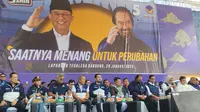 Ketua Umum (Ketum) Partai NasDem Surya Paloh mendampingi Calon Presiden (Capres) nomor urut 01 Anies Baswedan kampanye akbar di Kota Bandung, Jawa Barat (Jabar), Minggu (28/1/2024). (Liputan6.com/Winda Nelfira)