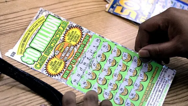 Tiket lotre dibuang ke tempat sampah 2