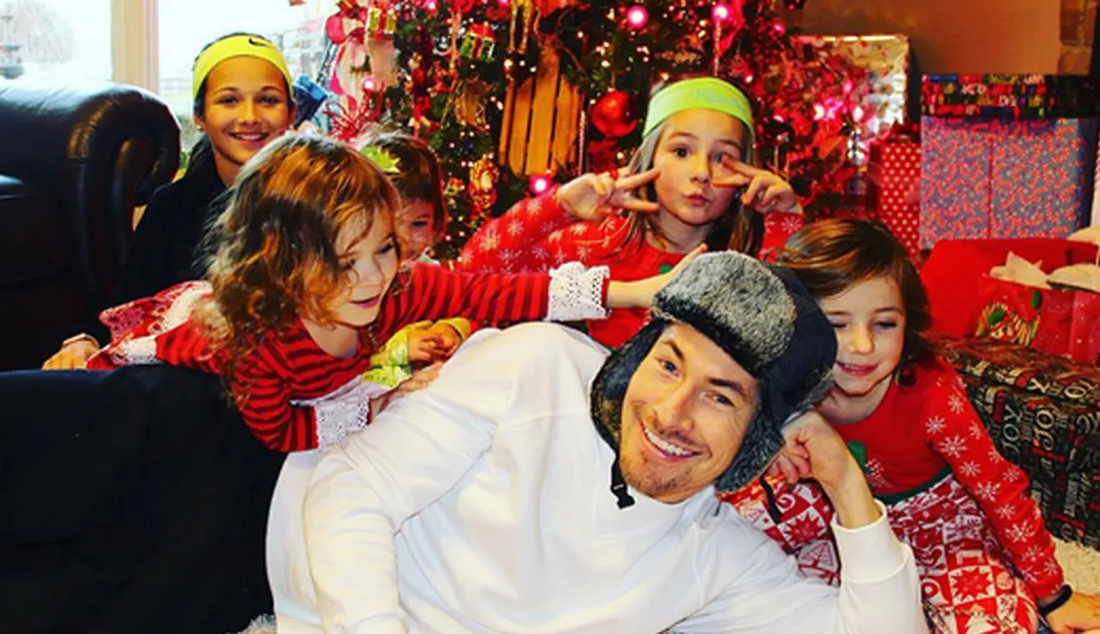 Tabrakan yang cukup kencang sampai kaca bagian mobil tersebut pecah dan hancur yang mengakibatkan Hayden mengalami luka parah, sehingga terdapat kerusakan pada bagian otak dan luka traumatis. (Instagram/nicky_hayden)