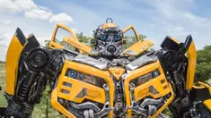 Sebuah robot terlihat di "Ban Hun Lek", atau "Rumah Robot Baja", di Provinsi Ang Thong, Thailand (5/6/2020). Didirikan pada 2000, "Rumah Robot Baja" adalah bengkel yang dikenal untuk membuat "seni logam bekas" dari limbah suku cadang kendaraan bermotor. (Xinhua/Zhang Keren)