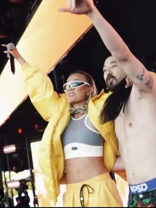 Berada di Miami, Agnez Mo manggung bersama Steve Aoki, seorang DJ, dan produser rekaman asal Amerika Serikat. (Foto: Instagram/@agnezmo)