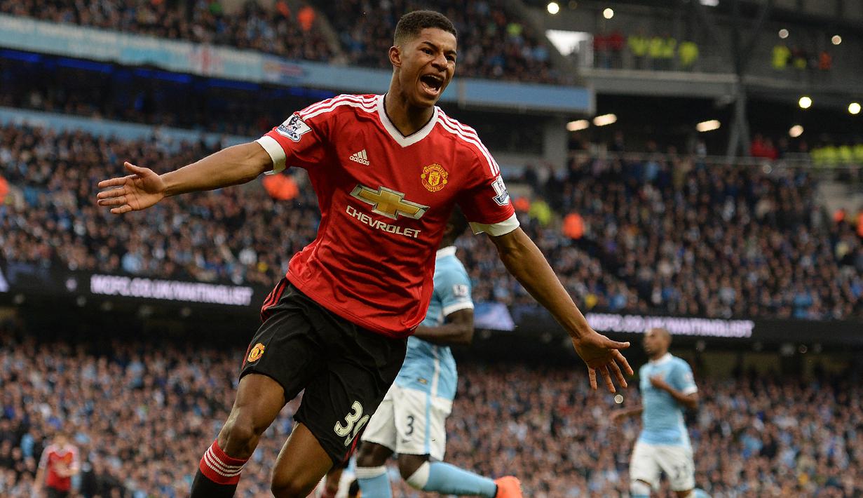 Marcus Rashford. Striker Manchester United berusia 24 tahun ini mencetak satu gol di laga debut Derby Manchester melawan tuan rumah Man City di pekan ke-31 Liga Inggris musim 2015/2016 yang berkesudahan 1-0, 20 Maret 2016. Total 8 gol dan 2 assist dicetaknya di musim tersebut. (AFP/Oli Scarff)