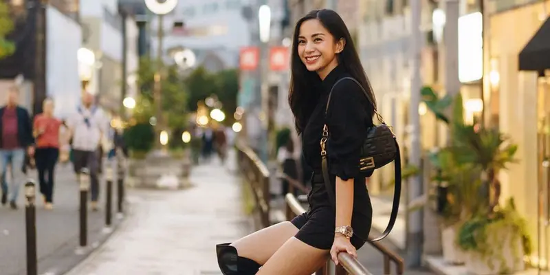Momen Solo Traveling Kirana Larasati di Jepang, Pakai Outfit Serba Hitam