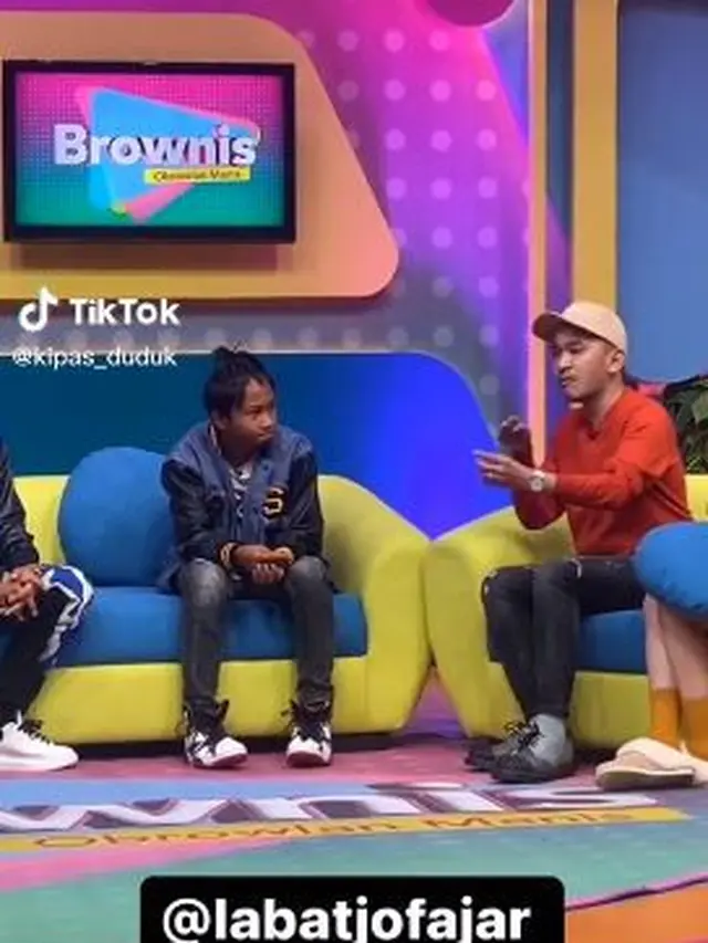6 Potret Fajar Sad Boy Bareng Selebritas, Viral Karena Cintanya Tak Dihargai