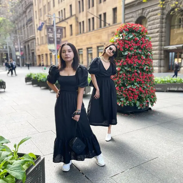 Gaya Rossa dan Acha Septriasa Kompak Pakai Dress Hitam saat di Sydney, Bak Saudara Kembar