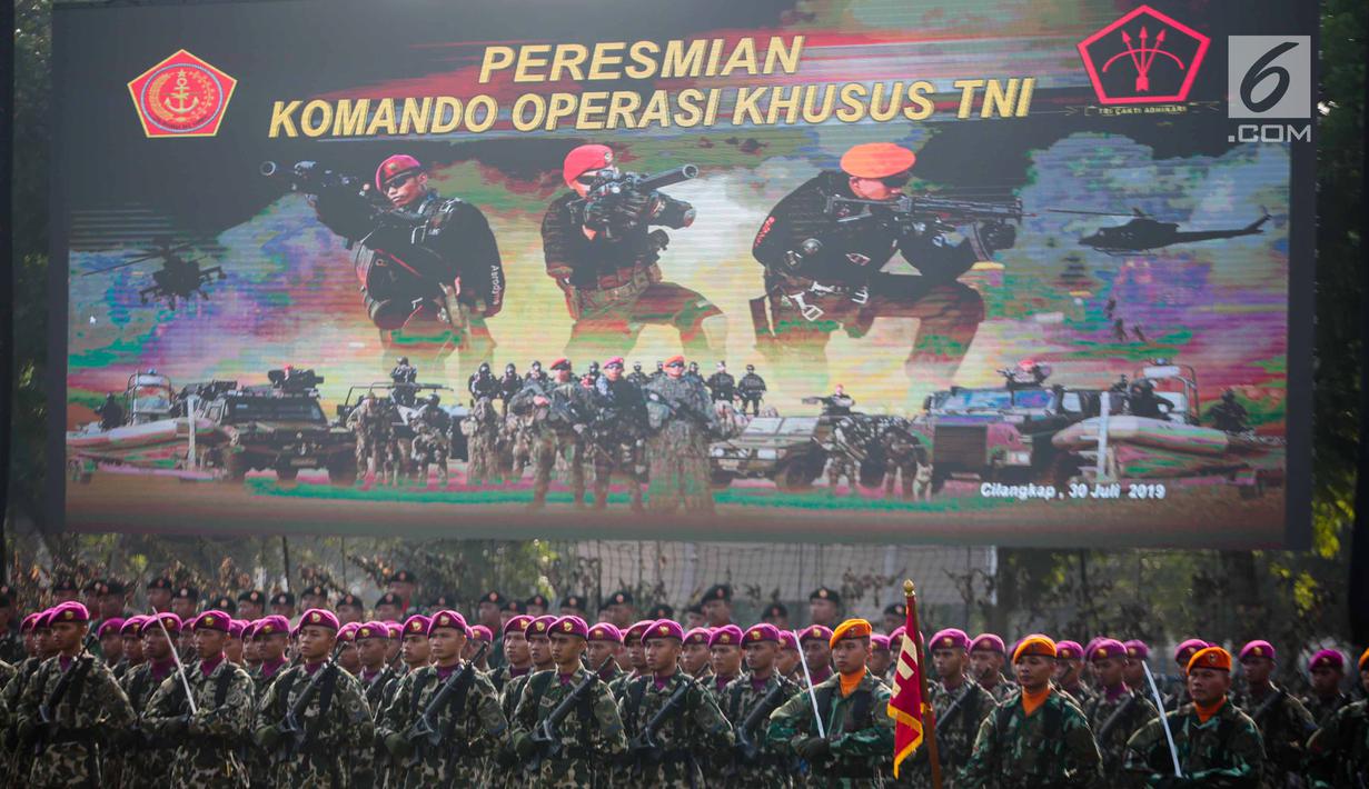 Tentara mengikuti upacara peresmian Komando Operasi Khusus (Koopssus) TNI di Lapangan Markas Koopssus TNI, Mabes TNI, Jakarta, Selasa (30/7/2019). Koopssus TNI bertugas memberikan dukungan dalam operasi khusus yang membutuhkan kecepatan dan keberhasilan tinggi. (Liputan6.com/Faizal Fanani)