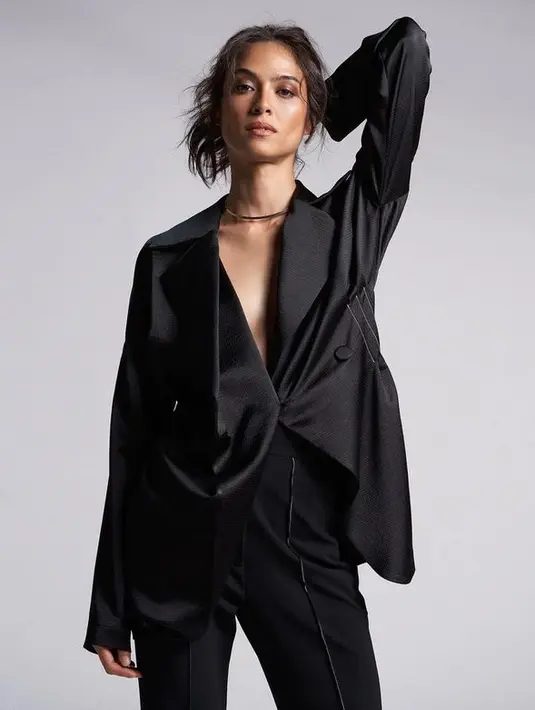 <p>Banyak netizen yang menganggap Mariana terlalu kurus. Walaupun jadi model kerap dituntut mempunyai badan langsing, akan tetapi Mariana terlalu ramping. [Foto: instagram.com/marianadantecnyc]</p>