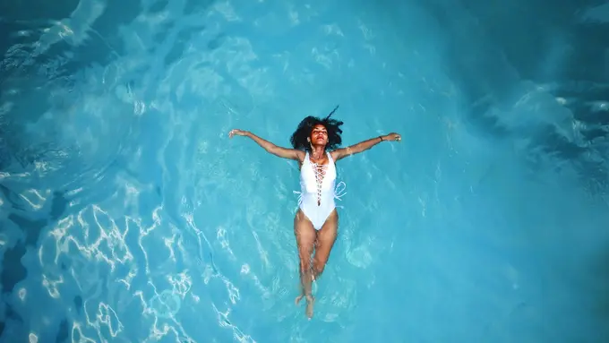 4 Manfaat Berenang untuk Kesehatan Mental