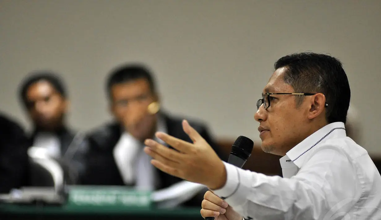 Terdakwa kasus Hambalang, Anas Urbaningrum saat menjawab pertanyaan JPU di Pengadilan Tipikor, Kamis (4/9/14). (Liputan6.com/Miftahul Hayat) 