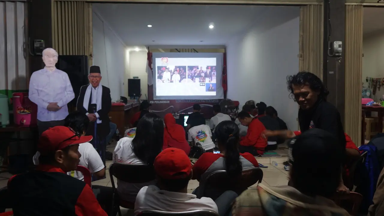 Nobar Debat Capres di Kampung Jokowi