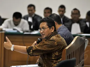 Mantan Kadishub DKI Jakarta, Udar Pristono menjadi saksi pada sidang dugaan korupsi Bus Transjakarta di pengadilan Tipikor, Jakarta, Senin (3/11/2014). (Liputan6.com/Miftahul Hayat)