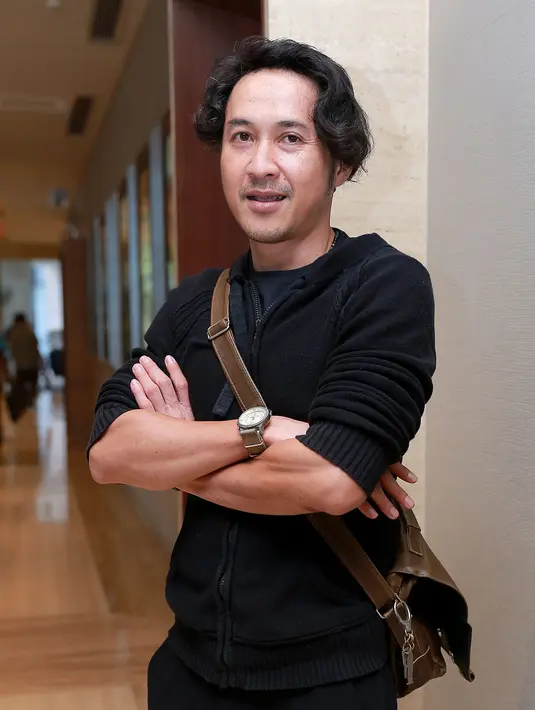 "Yang menyenangkan itu imajinasi masa kecil kita bisa direalisasikan di film. Dulu kan mau jadi jagoan apa. Kalau di kehidupan nyata susah. Yang ada jadi preman pasar. Kalau di film bisa.” Ujar Agus Kuncoro. (Galih W. Satria/Bintang.com)