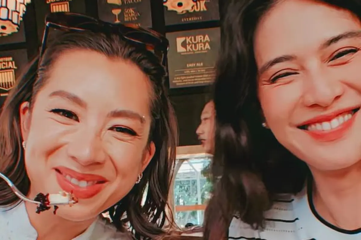 Dian Sastrowardoyo dan Jennifer Bachdim. [Foto: Instagram/therealdisastr]