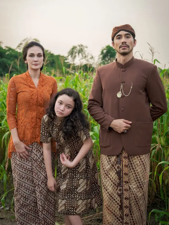 Project Bareng Lagi, Ini 6 Potret Chemistry Luna Maya dan Darius di Film Sumala