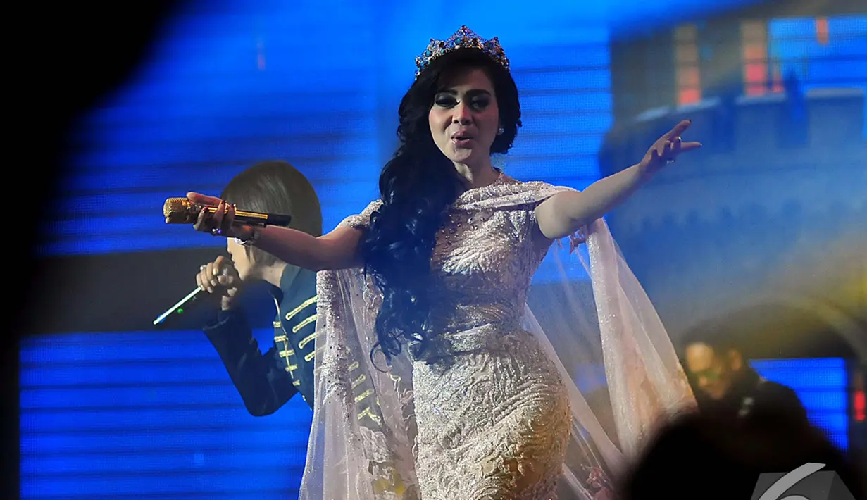 Syahrini saat beraksi di di ajang SCTV Awards 2014. Foto diambil pada Sabtu (29/11/2014). (Liputan6.com/Johan Tallo)