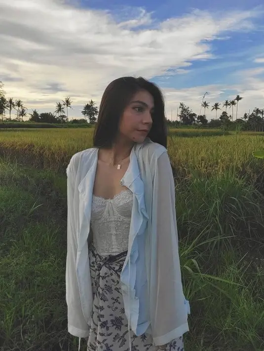 <p>Ternyata Fergie memilih karier yang hampir sama dengan sang kakek. Ia mencoba terjun di dunia hiburan Indonesia. [Foto: instagram.com/fergie_brittany]</p>