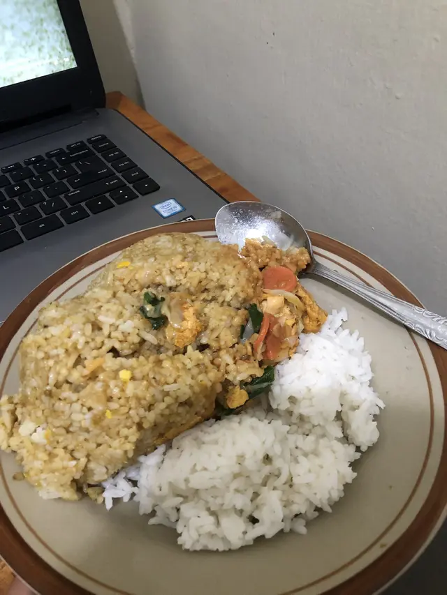 6 Potret Nasi Jadi Pengganti Lauk Pendamping Ini Bikin Geleng Kepala