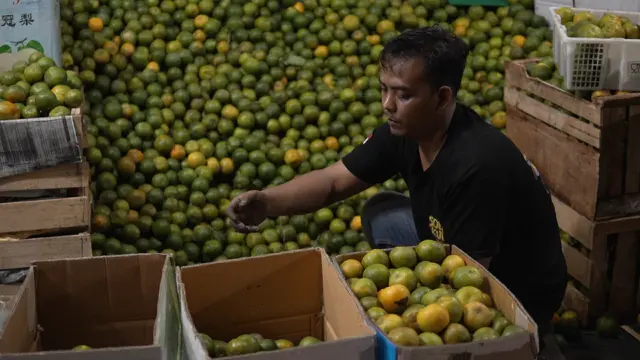 Pedagang Jeruk di Pasar Gede Solo Raup Cuan Sejak Ada MBG, Penjualan 7 Ton Sehari!