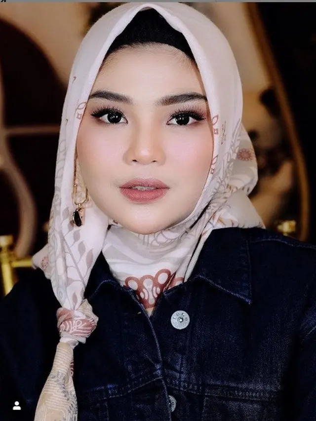 6 Potret Rosa Meldianti Keponakan Dewi Perssik Tampil dengan Hijab, Banjir Pujian