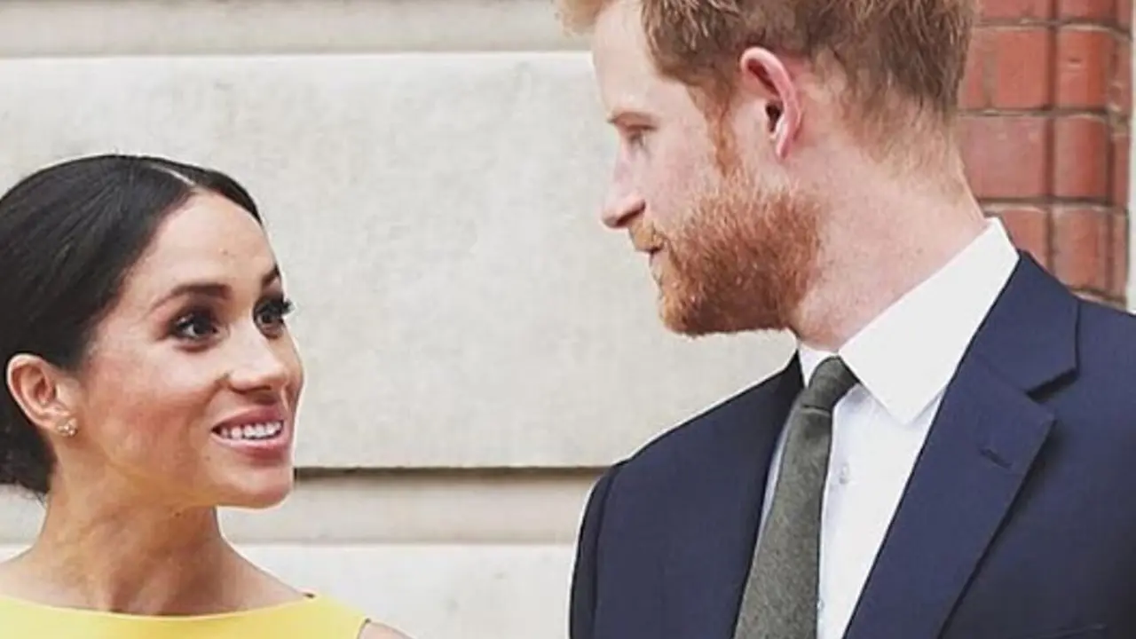 Meghan Markle Debut Gaun Kuning, Cantik Mana dengan Amal Clooney?