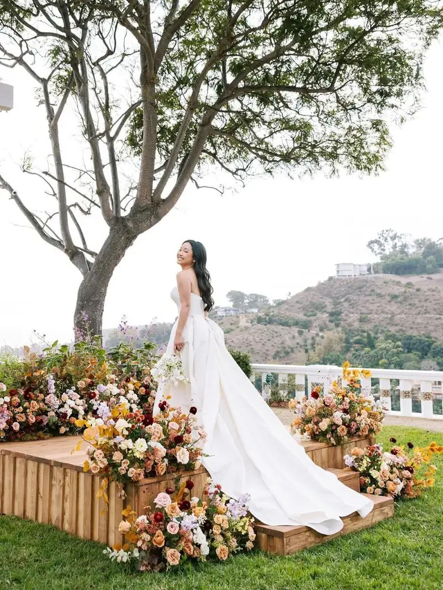 Potret Pernikahan Lana Condor dengan Musisi Anthony De La Torre yang Penuh Kenangan Sang Ibu, Mulai dari Dress hingga Wedding Venue