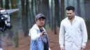 Awal tahun 2017, penyanyi Ridho Rhoma kembali menggarap single lama Mengapa dengan aransemen baru. Anak Raja Dangdut Rhoma Irama mempercayakan sutradara Rizal Mantovani dalam menggarap vidio klipnya. (Nurwahyunan/Bintang.com)