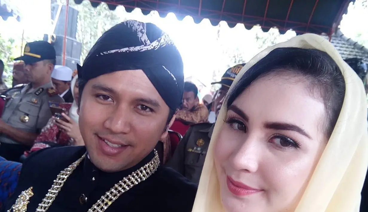 Arumi Bachsin dan Emil Dardak (Instagram/arumibachsin_94)
