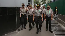 Kapolri Jenderal Pol Badrodin Haiti meninjau lokasi diselenggarakannya Konferensi Asia Afrika di JCC Senayan, Senin (20/4/2015). Peninjauan merupakan agenda pertama Badrodin pasca dilantik sebagai Kapolri. (Liputan6.com/Herman Zakharia) 