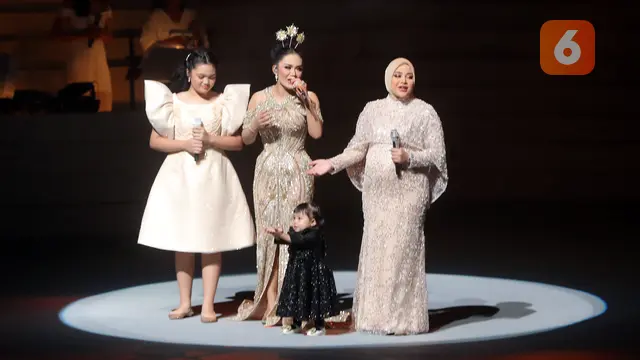 Ameena Hanna Nur Atta Adalah Anak Aurel Hermansyah dan Atta Halilintar yang Lahir pada 22 Februari 2023. Baby Ameena Berhasil Membuat Keluarga Anang Hermansyah - Ashanty dan Raul Lemos - Krisdayanti Menyatu dan Hangat [Foto; Bambang E Ros/Fimela.com]