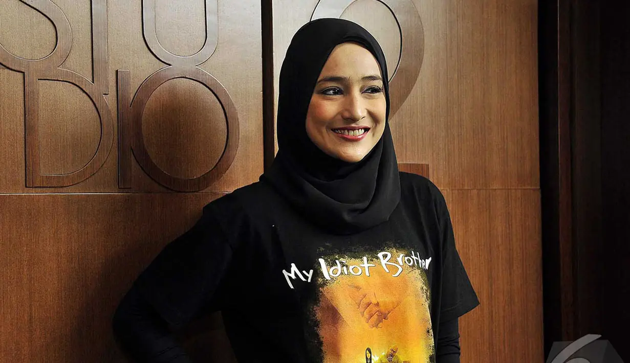 Cindy Fatikasari berperan sebagai ibu dari anak beerkebutuhan khusus di film 'My Idiot Brother', Jakarta, Senin (29/9/2014) (Liputan6.com/Faisal R Syam)