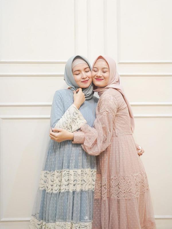 Dinda Hauw dan Ninie Mbayang (Sumber: Instagram/@dindahw)