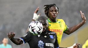 Tylel Tati diincar Manchester United (kanan/AFP)