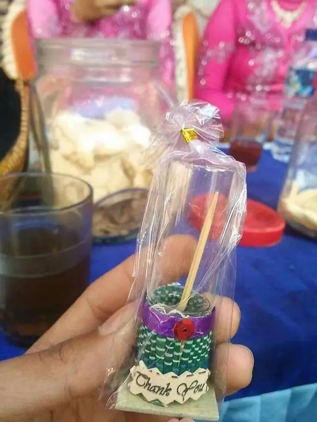 7 Potret Souvernir Kondangan Unik, dari Tusuk Gigi Hingga Ikan Cupang
