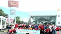 Lebih dari 50 member komunitas Daihatsu di Jawa Timur berkumpul di Outlet Astra Daihatsu Cabang Surabaya Waru untuk menghadiri ‘Auto Clinic 2019: Anticipated Driving Program’.