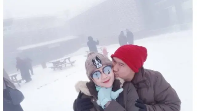 Akrabnya Bu Dendy dengan istri pertama Pak Dendy (Hak Cipta: instagram.com/oviekwie_nyoklat_klasik/phi)