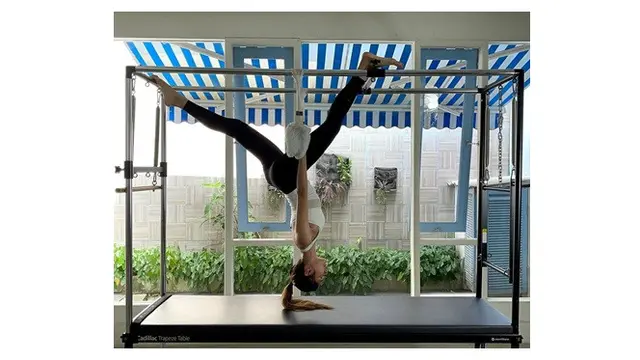 6 Potret Mikha Tambayong saat Latihan Pilates, Curi Perhatian