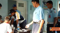Citizen6, Subang: Pemeriksaan HIV/AIDS yang digelar (13/06) hingga (20/6) ini merupakan program Kesehatan Koopsau I untuk semua personel Lanud Suryadarma. (Pengirim: Dodo)

