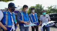 Manajemen PT Jasa Marga Tbk mengunjungi Jalan Tol Probolinggo-Banyuwangi yang sedang memasuki tahap pembebasan lahan. (Foto: Dok PT Jasa Marga Tbk)