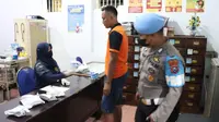 Warga Binaan Lapas Kraksan Probolinggo dilakukan tes urine untuk antisipasi peredaran narkoba di dalam lapas (Istimewa)