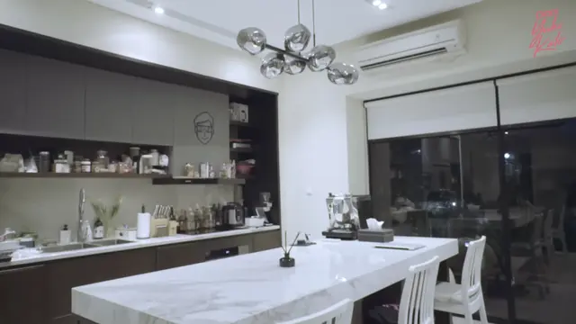 Potret Dapur Rumah Vidi Aldiano dan Sheila Dara